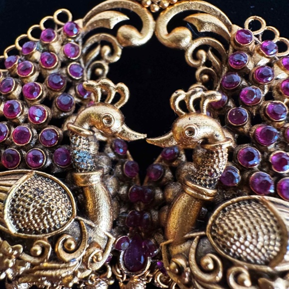 Vintage Sacred Swans Costume Jewelry Earrings Gold x Ruby - Picture 7 of 7